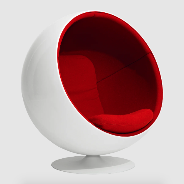 Ball Chair, uno de sus diseños más famosos, que este año cumple sesenta años.