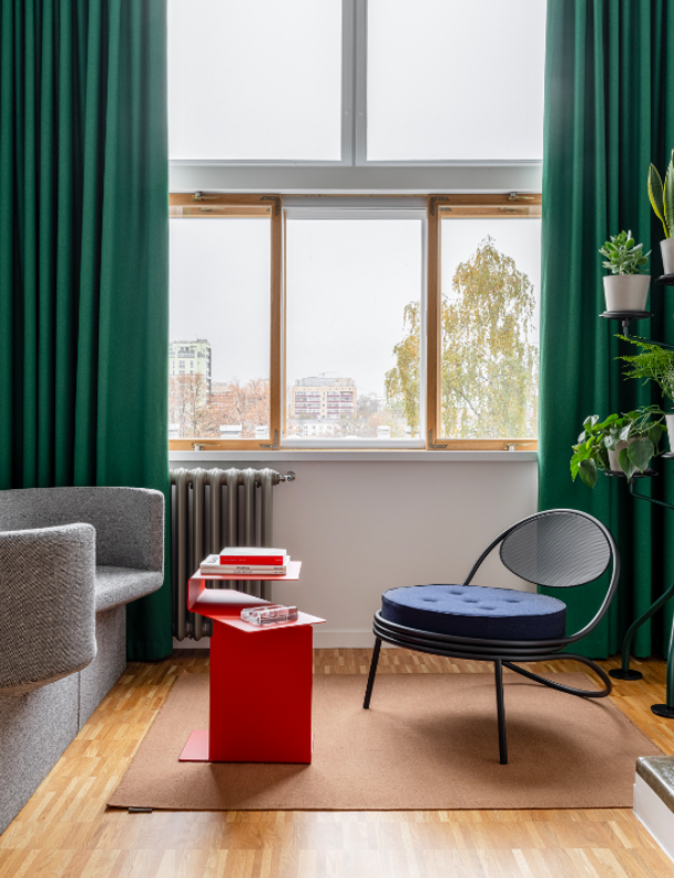 Este piso de 34 metros en un edificio legendario es un canto al constructivismo