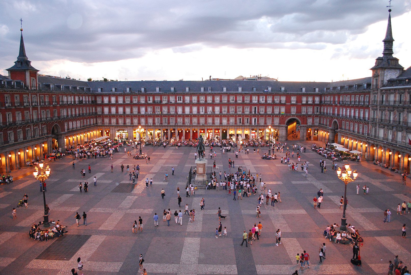 1613px Plaza Mayor de Madrid 06