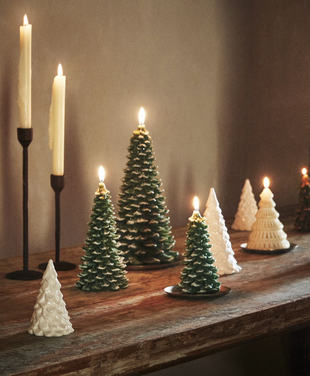 Velas con forma de árbol de Navidad. 