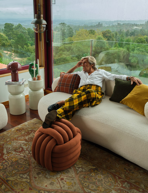 EXCLUSIVA | Entramos en la casa del influencer de 91 años The Spanish King: "Hay que probar y divertirse y experimentar a la hora de decorar"