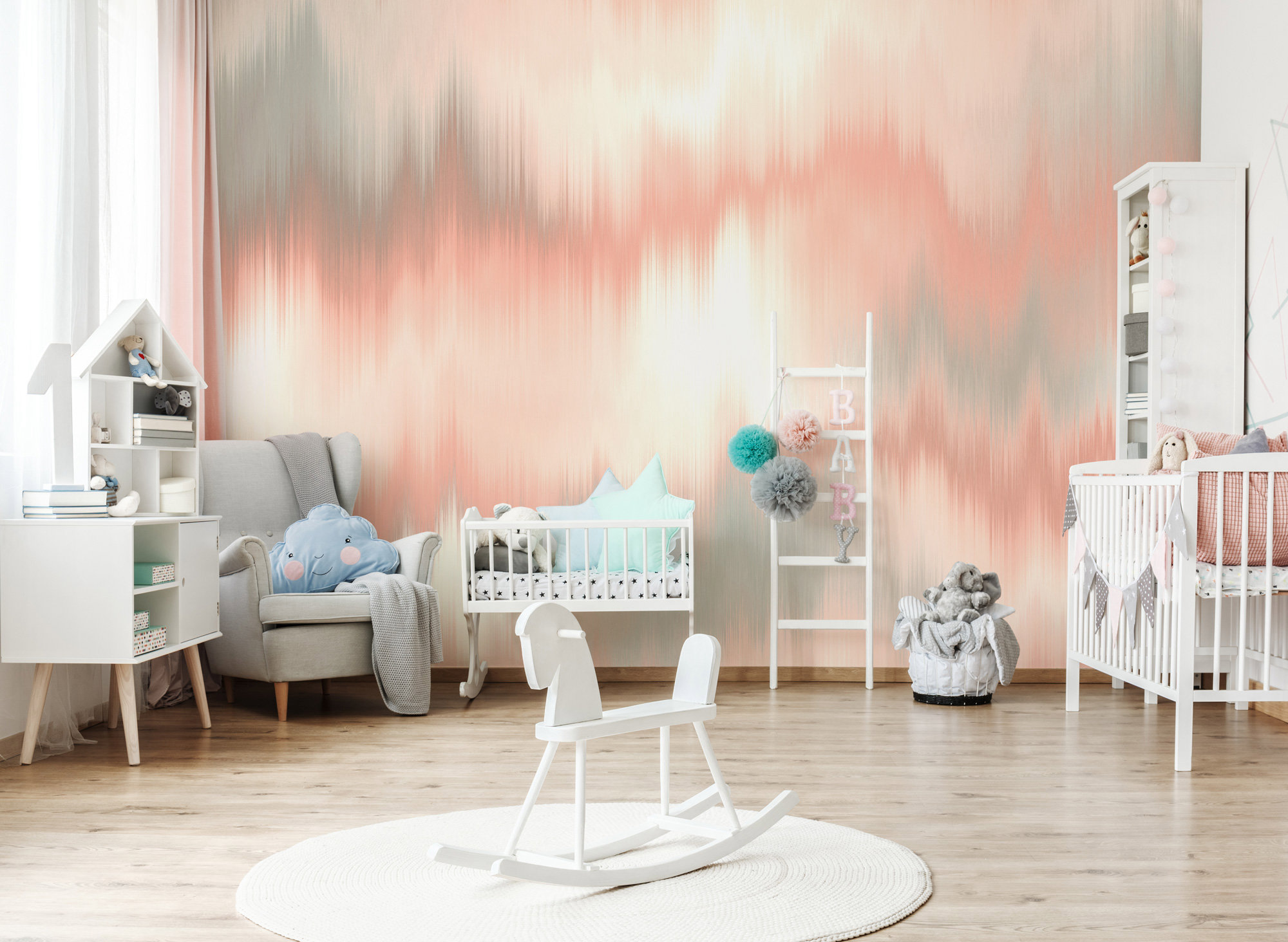 Dormitorio infantil con papel pintado y muebles blancos