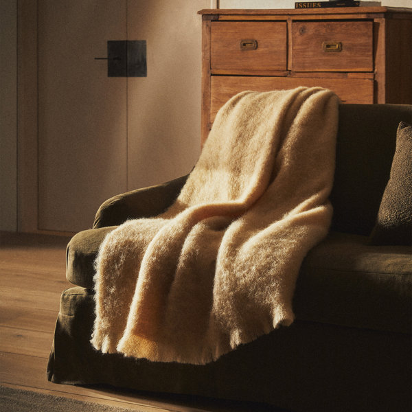 Zara Home tiene las mantas más calentitas (y bonitas) para tus planes de sofá, peli y manta de este invierno