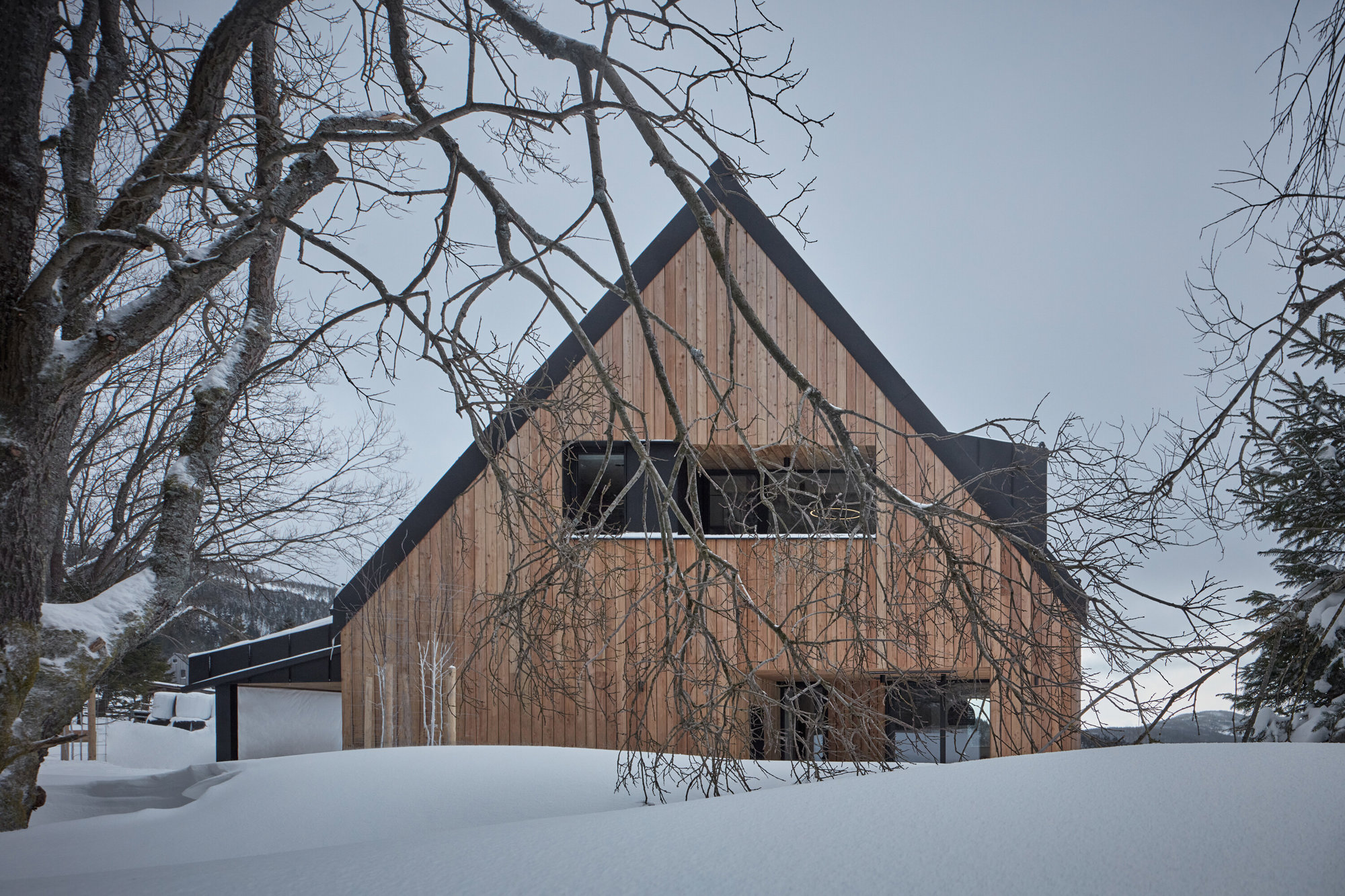 fachada de una cabaña de madera como Refugio de invierno ADR Formafatal en República Checa