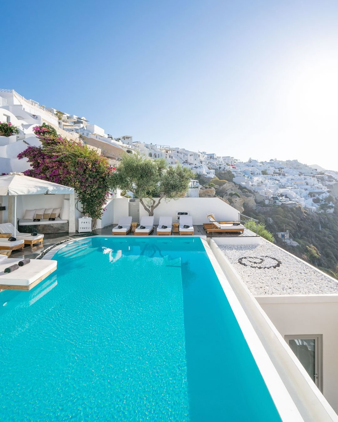 exterior piscina grecia