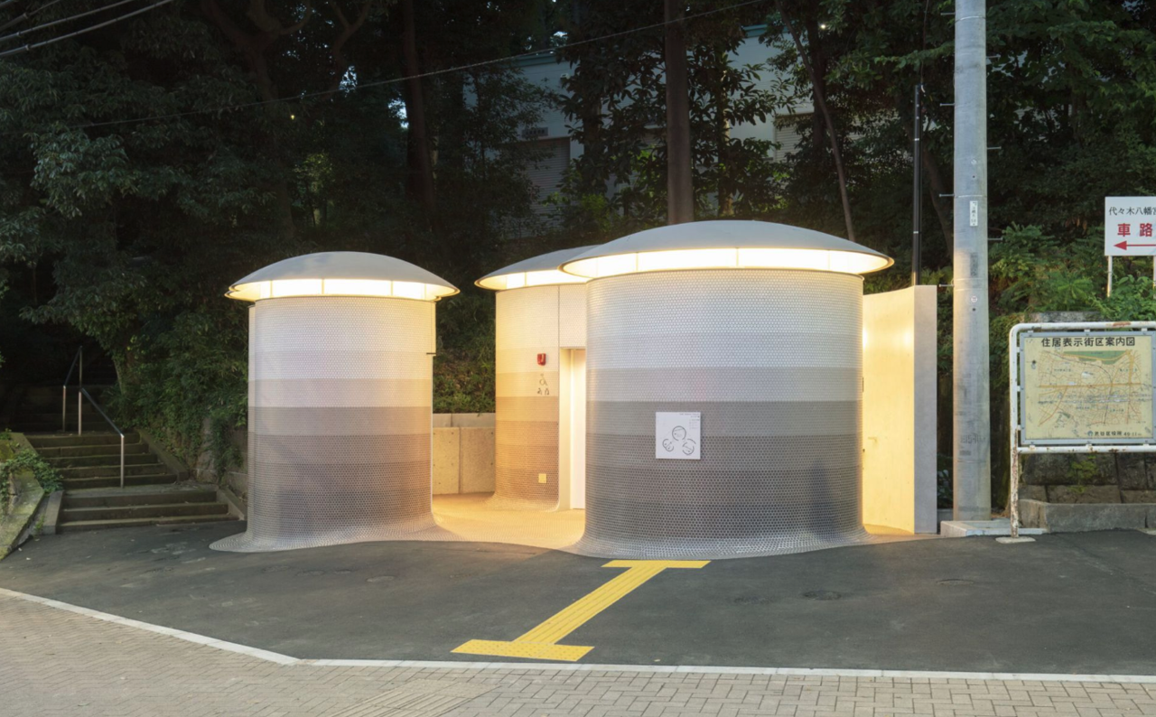Baños públicos diseñados por Toyo Ito para el proyecto 'Tokyo Toilet'.