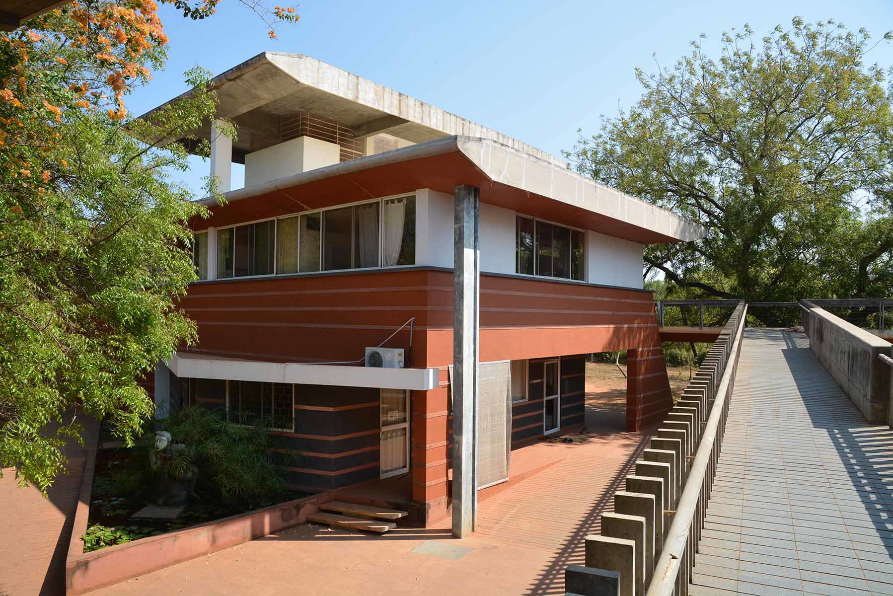 Multimedia Centre en Auroville. Proyecto: Anupama Kundoo
