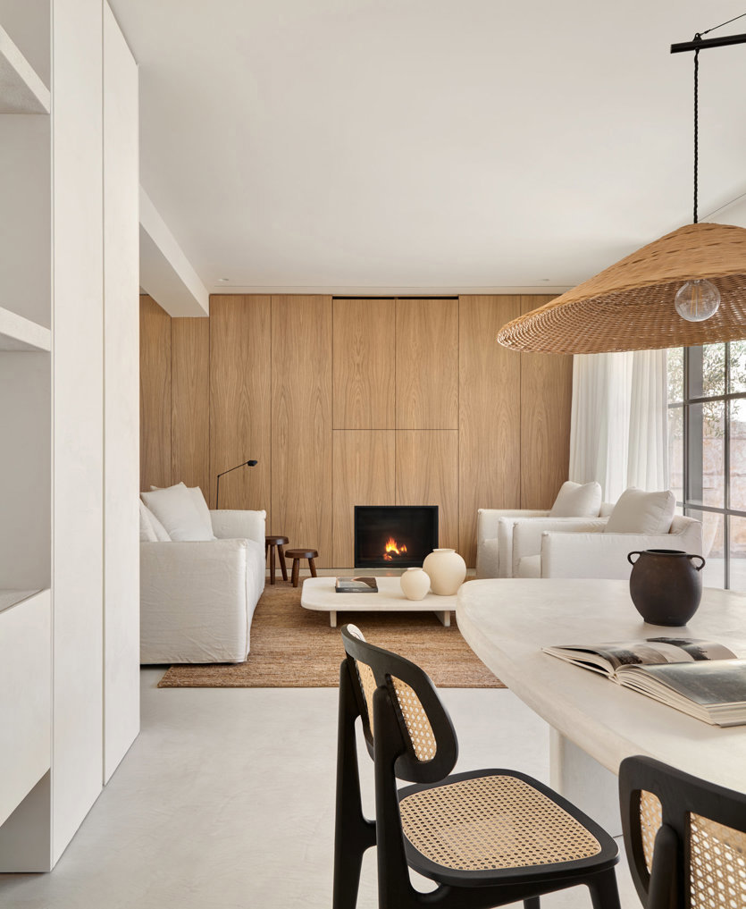 casa minimalista en blanco y madera