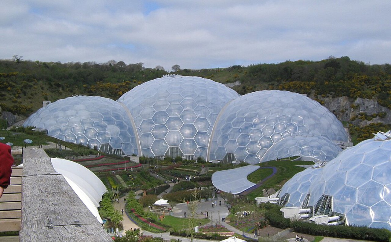 Las cúpulas geodésicas de 'The Eden Project', Cornualles, Reino Unido.