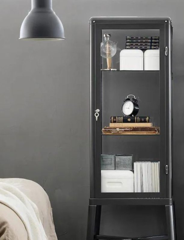 Dónde y cómo lucir estas vitrinas de diseño de IKEA que demuestran por qué es el mueble perfecto para tu casa