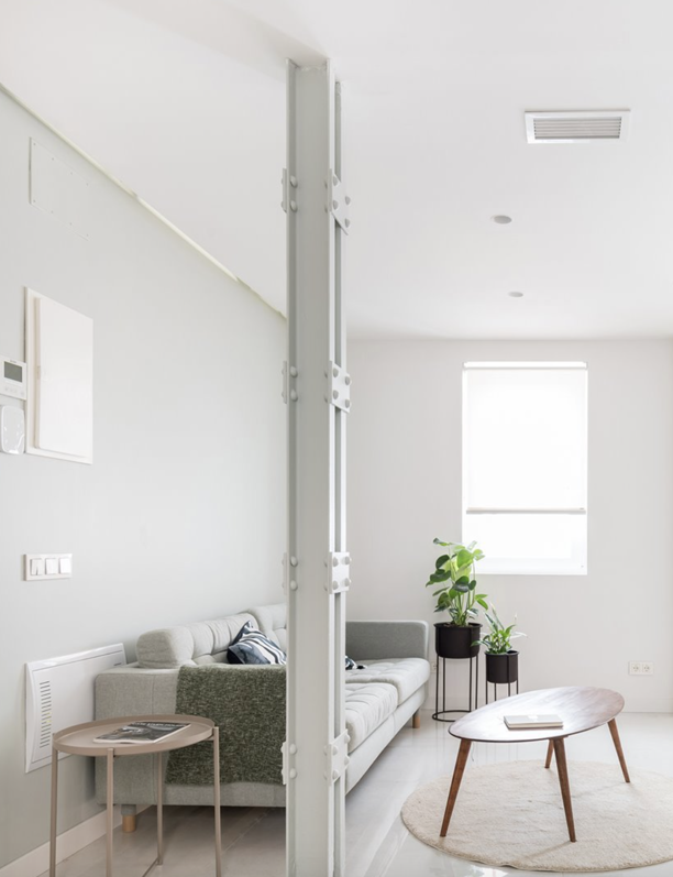 Cómo distribuir los muebles en una casa pequeña: 20 consejos MUY prácticos para optimizar el espacio de tu hogar (desde el salón hasta la cocina)