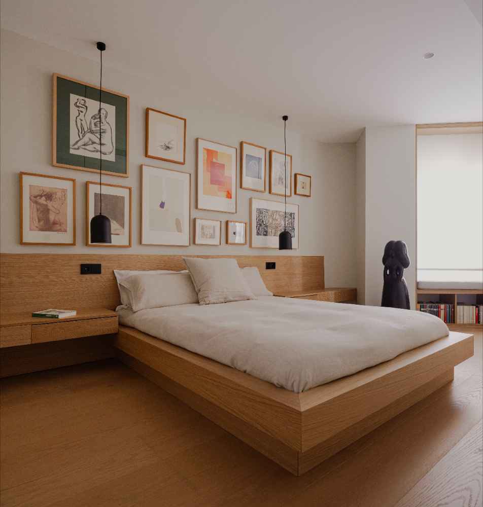 dormitorio cálido con cabecero y mesitas de noche en madera