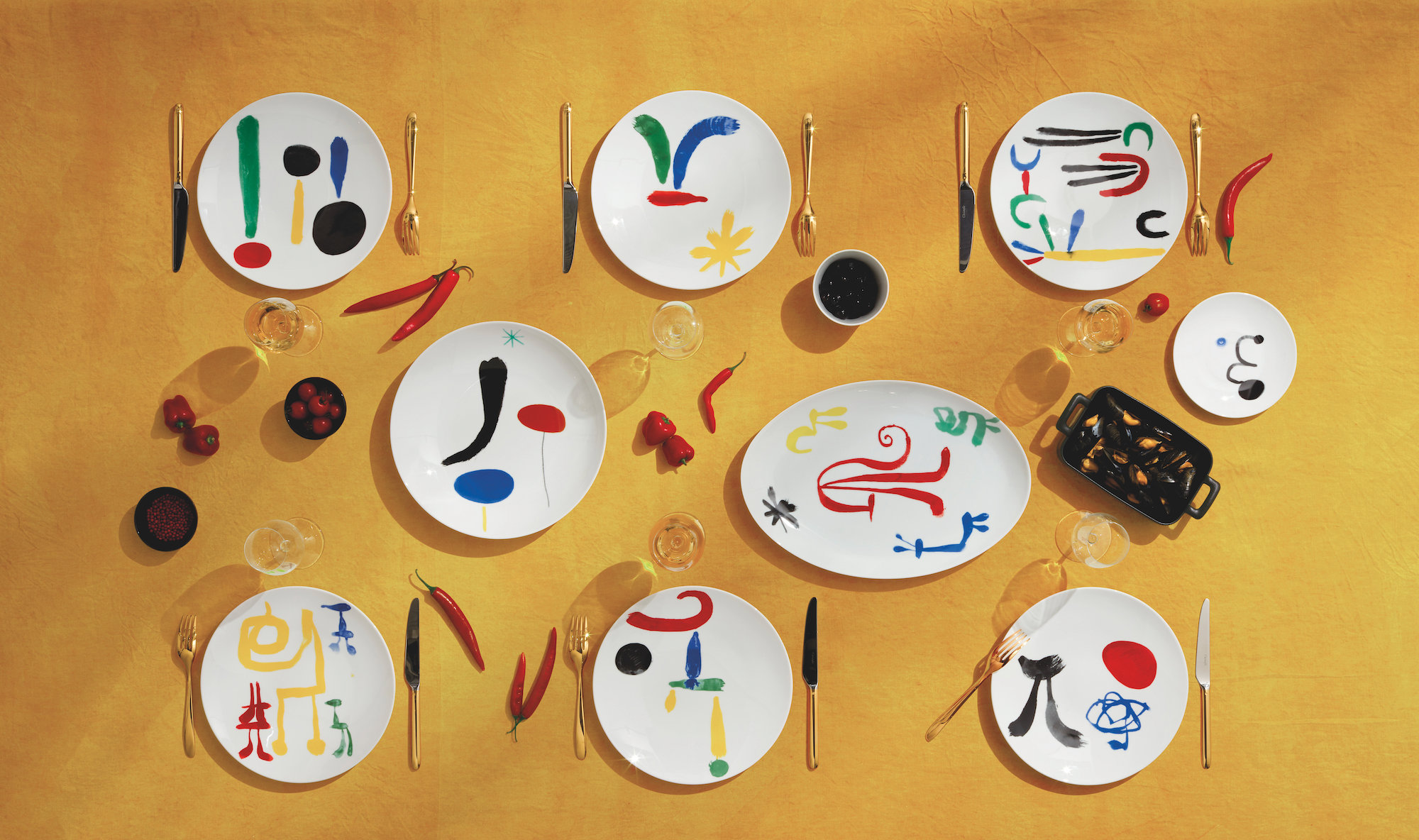 Joan Miró imaginó la serie Parler Seul y Limoges Bernardaud la replicó. 