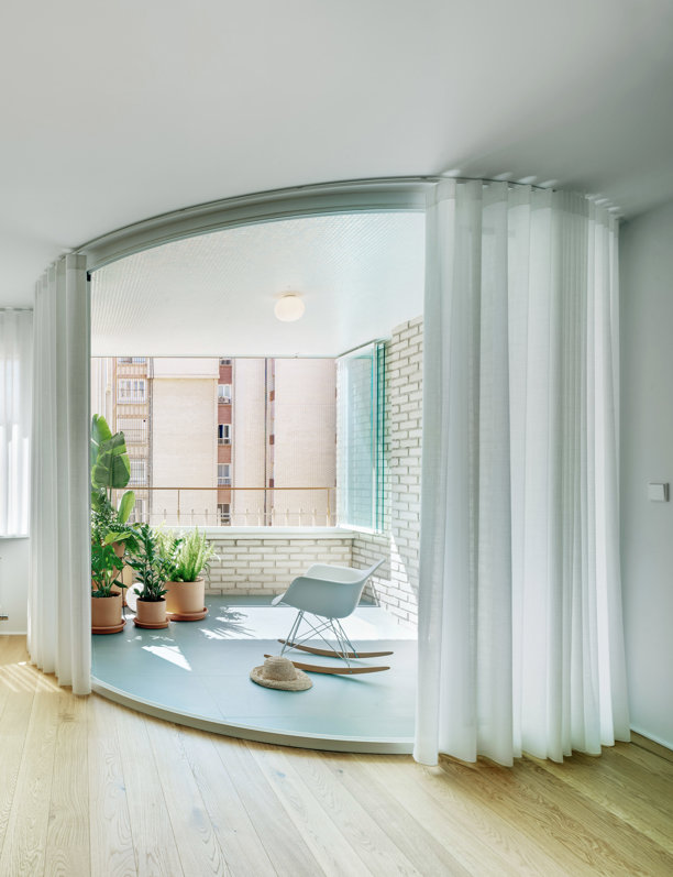 Las terrazas más espectaculares vistas en 'Arquitectura y Diseño': 9 espacios minimalistas, naturales y bohemios que son una fuente de inspiración máxima