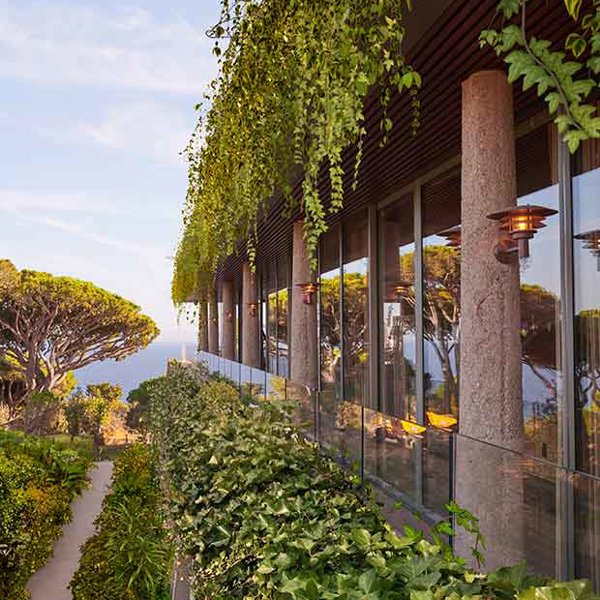 Hotel-Philippe-Starck-Provenza-jardines-verticales