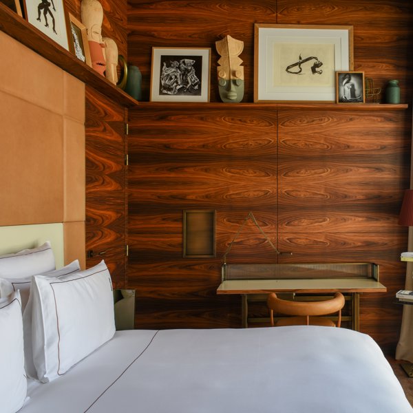 
Llegó el orden a tu habitación: 10 FOTOS de dormitorios con estanterías que te solucionarán la vida (y el descanso) 