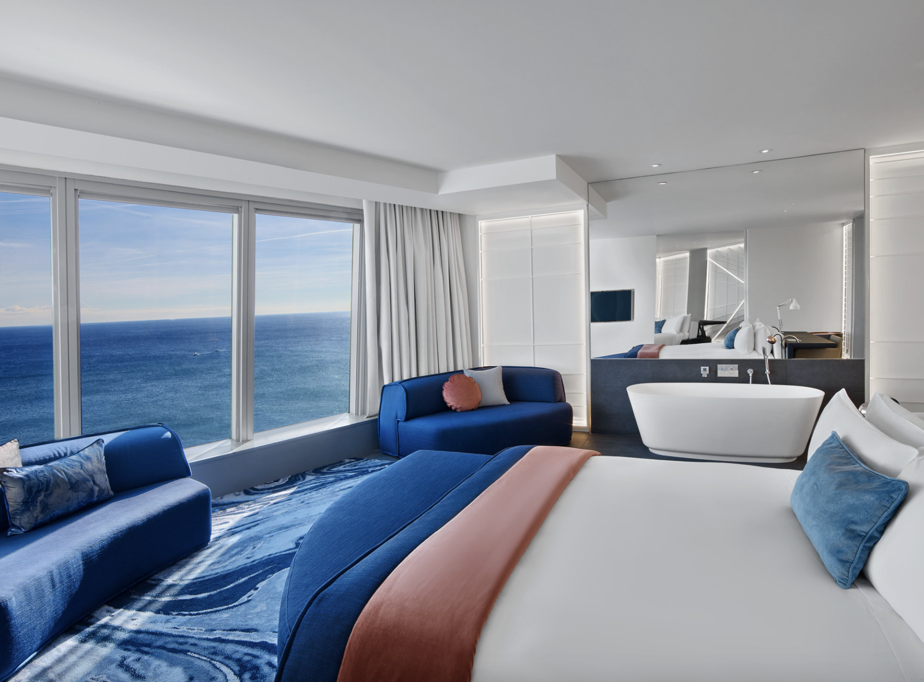 habitacion de hotel en tonos azules