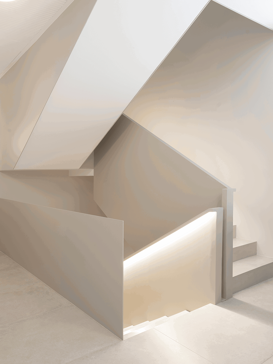 escalera blanca