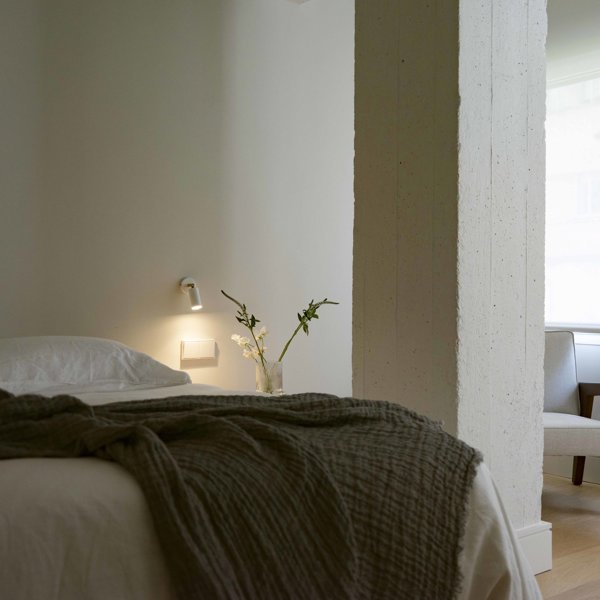 Decora con lámparas de pared tu dormitorio: 7 modelos que se convertirán en tu nueva obsesión para renovar e iluminar tu habitación