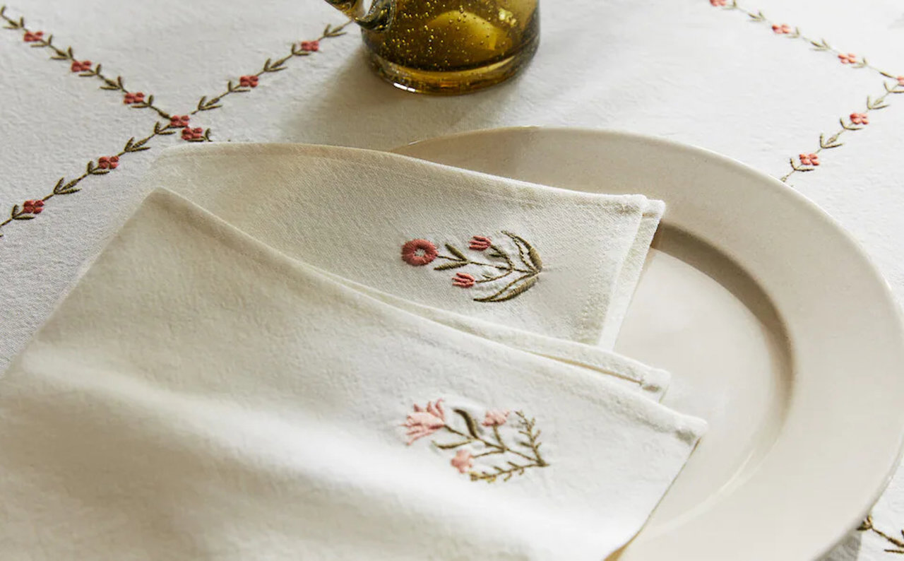 mantel y servilleta con bordado Zara Home