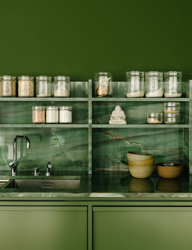No uses azulejos: 6 ideas para pintar las paredes de tu cocina y darle rollazo