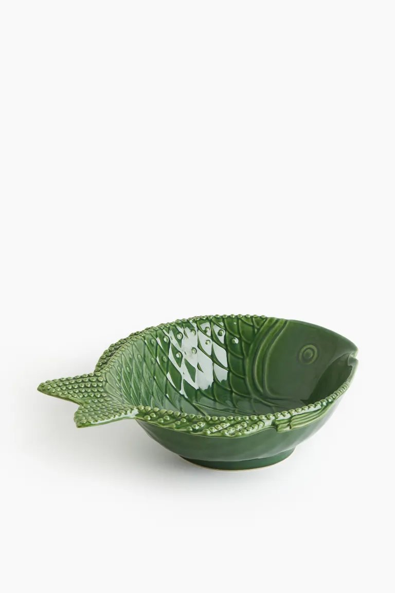 Un bol verde con forma de pez