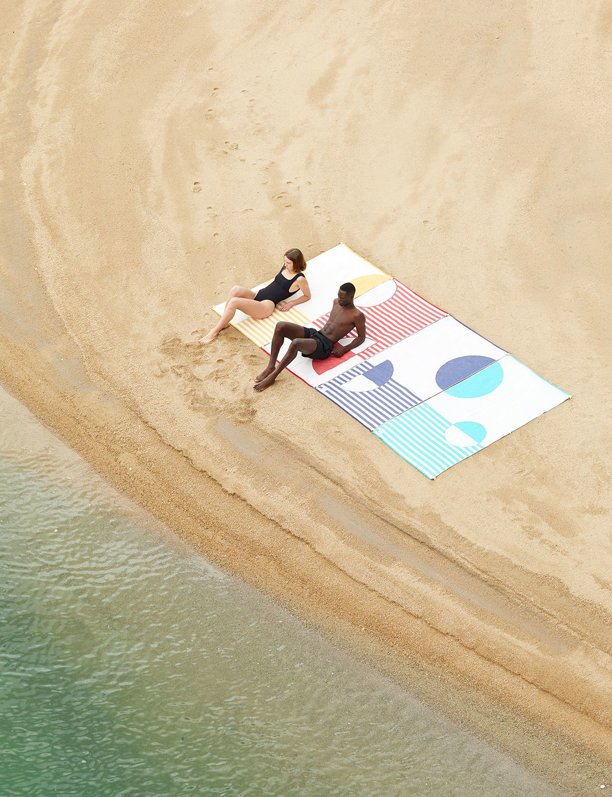 7 toallas de playa con el estampado más bonito del verano: un clásico que te hará sentir en la Costa Amalfitana