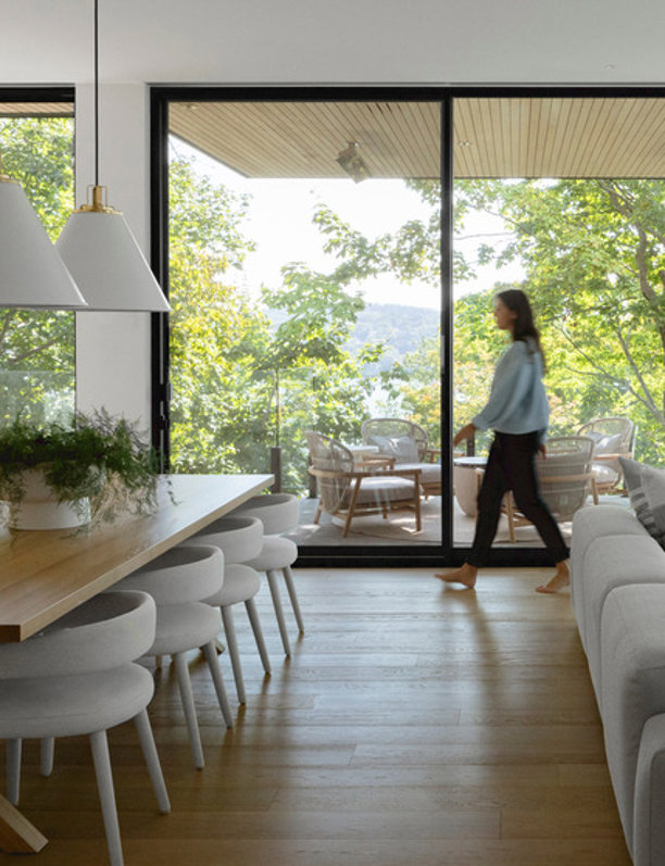 Volúmenes, líneas rectas y vistas panorámicas: esta moderna casa familiar está llena de buenas ideas