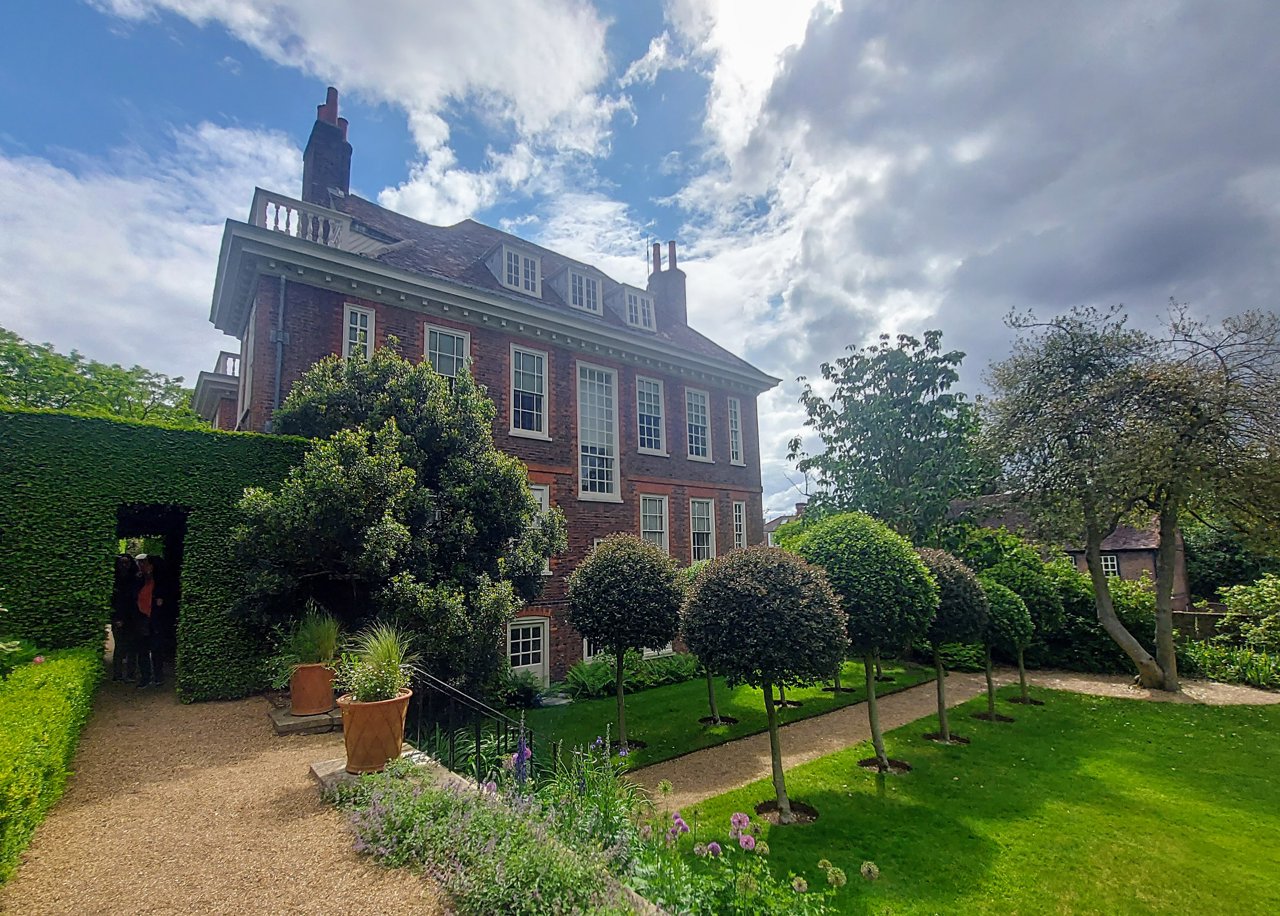Fenton House toma su nombre del comerciante inglés Philip Fenton, que la compró en 1793.