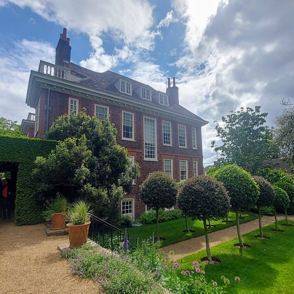 Fenton House toma su nombre del comerciante inglés Philip Fenton, que la compró en 1793.