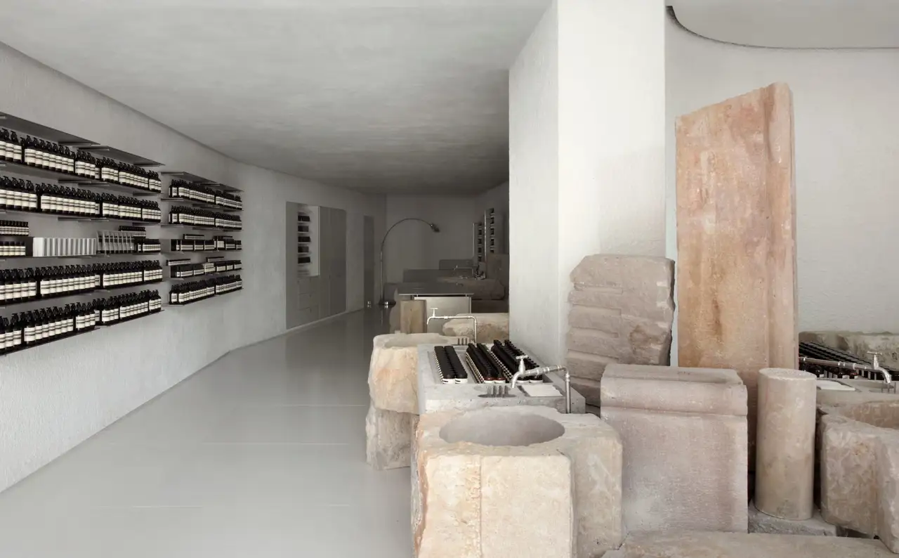 El estudio Mesura ha sido el encargado de dar forma a la tienda de Aesop en Barcelona. 
