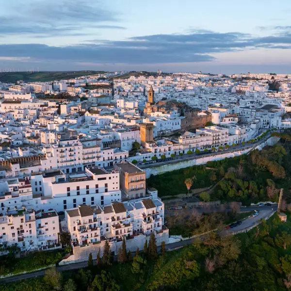 Lo dice National Geographic: este pueblo de Cádiz es el más bonito de España para visitar en junio (y no solo por su blanca arquitectura)
