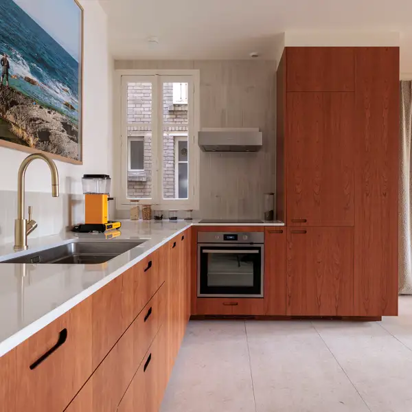 Cocinas al detalle: una cocina funcional y elegante para este apartamento de París gracias a CUBRO