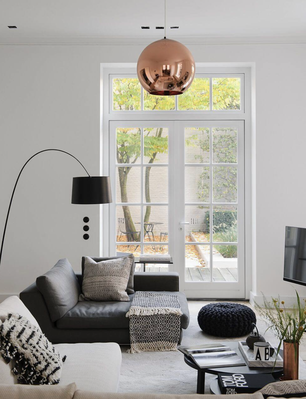 Estas son las 15 piezas deco indispensable si tienes un salón pequeño