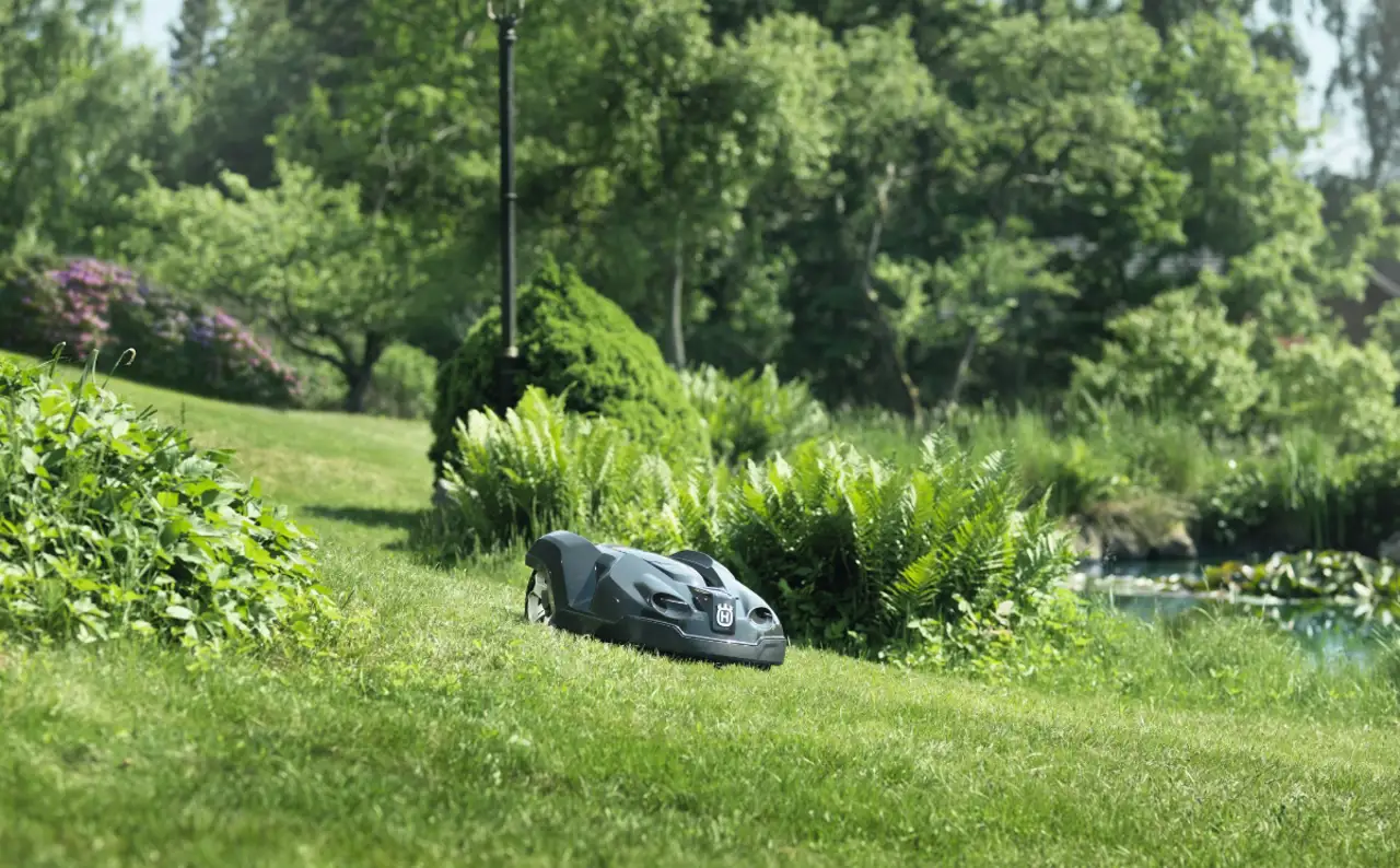 El robot cortacésped eficiente y cuidadoso Automower® de Husqvarna