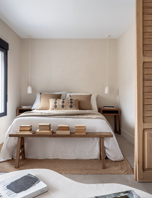 Decora tu habitación pequeña con las tendencias de 2025: 7 ideas para aprovechar el espacio (y tener un cuarto de revista)