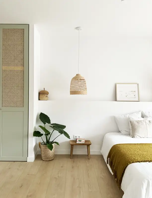 7 soluciones ingeniosas (y fáciles) para que tu dormitorio pequeño parezca más amplio