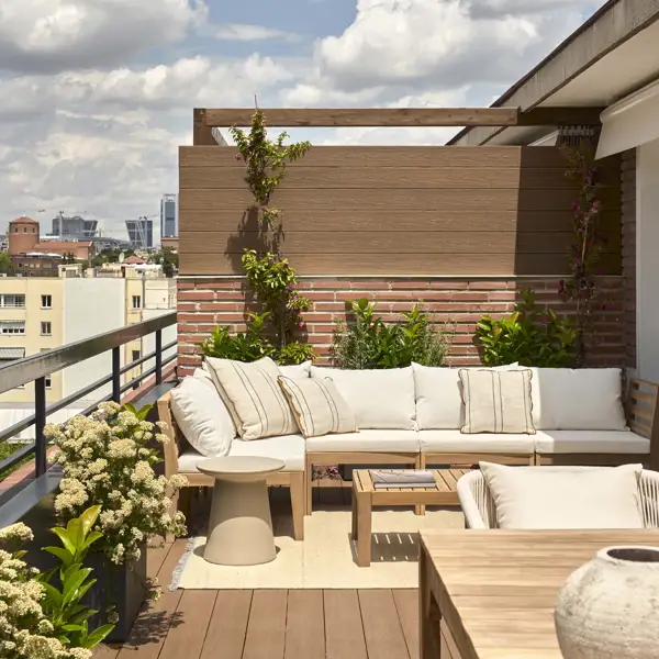 Mi terraza era un CAOS hasta que conocí la neuroarquitectura: hice 6 cambios y ahora tengo un jardín sanador en mi propio hogar