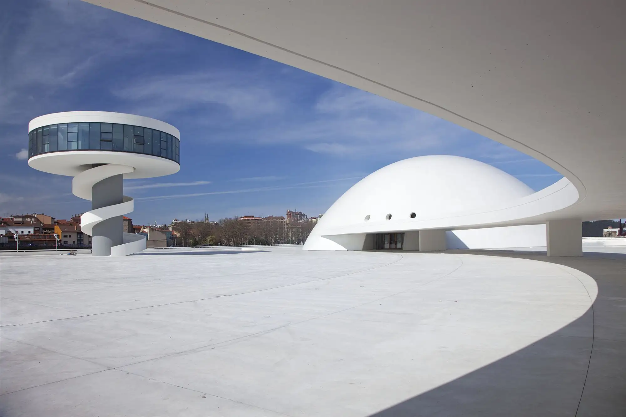 7 Centro Niemeyer, de Oscar Niemeyer (Avilés, Asturias)