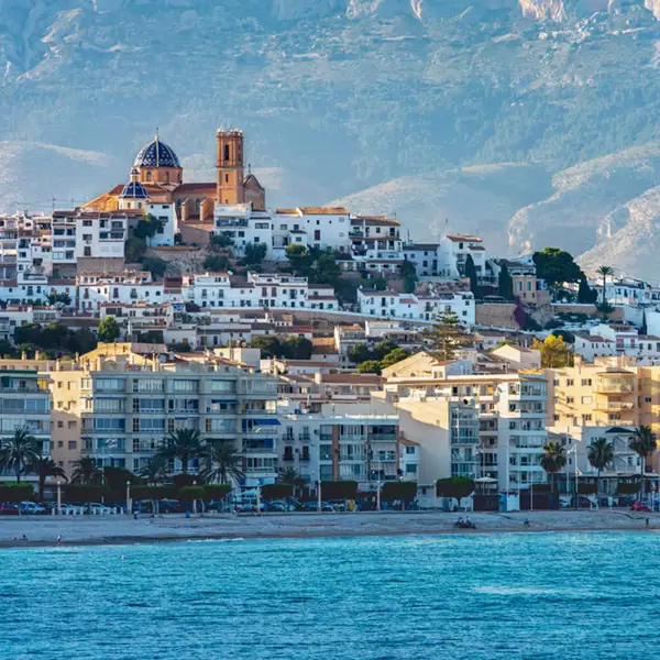 Este pueblo de Alicante no deja indiferente a nadie, y es el más bonito de España para visitar en julio, según National Geographic