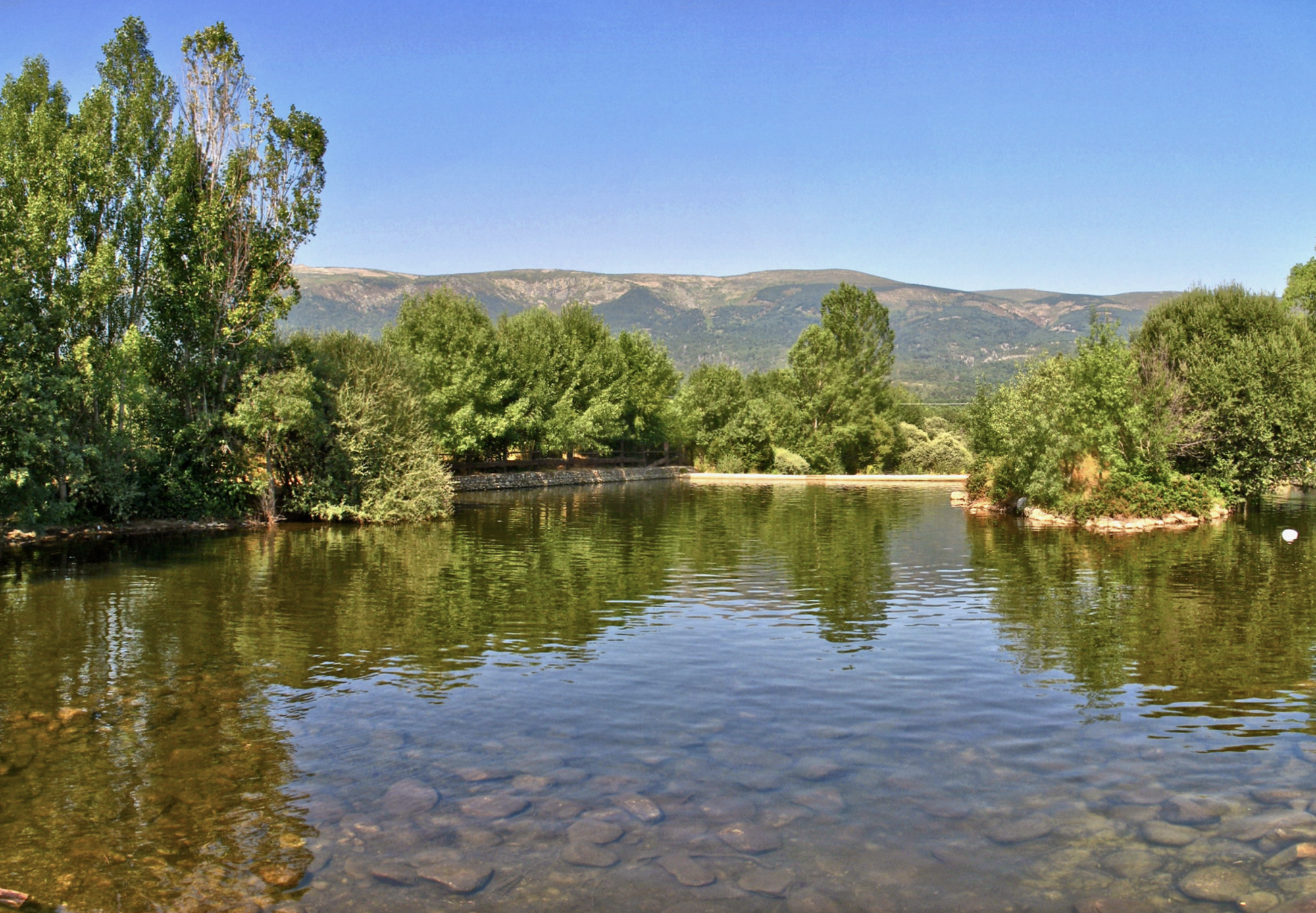 Las Presillas de Rascafría: un baño helado con vistas a Peñalara