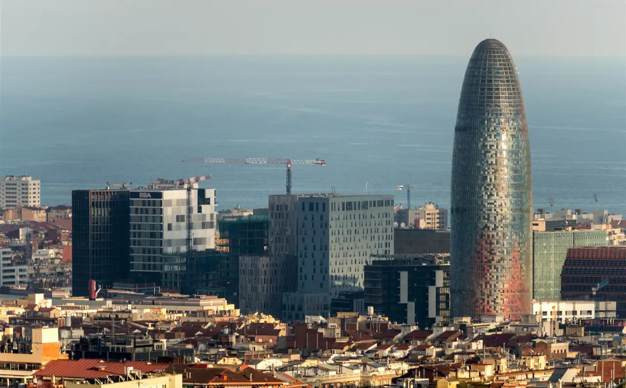 Torre Glories (antes Agbar), proyectada en 2005 por el arquitecto Jean Nouvel