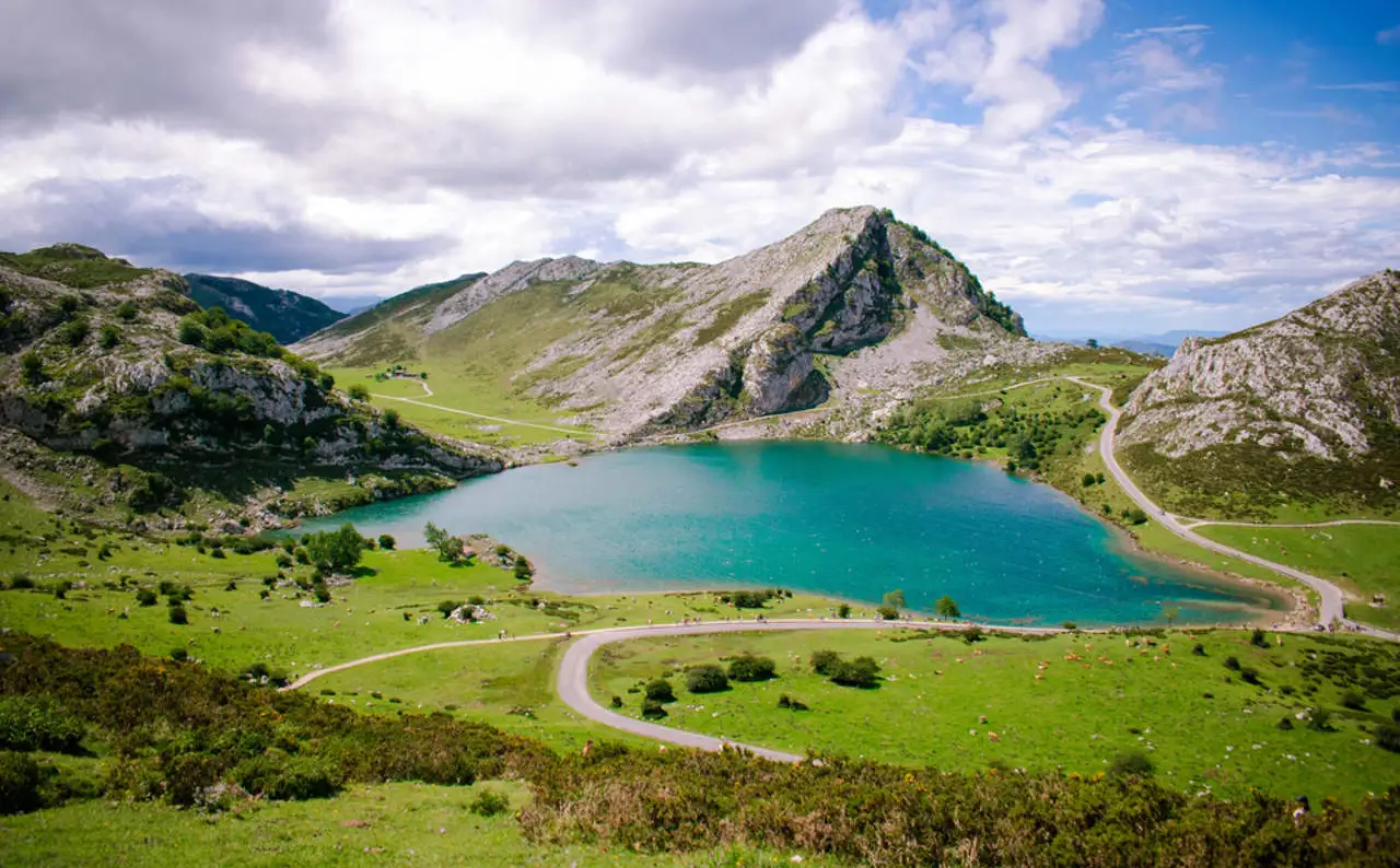 Un viaje con parada en los mejores paisajes nacionales.