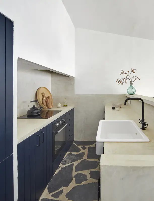Cómo elegir los muebles de tu cocina y no sufrir con el (poco) espacio: 6 consejos para una distribución inteligente