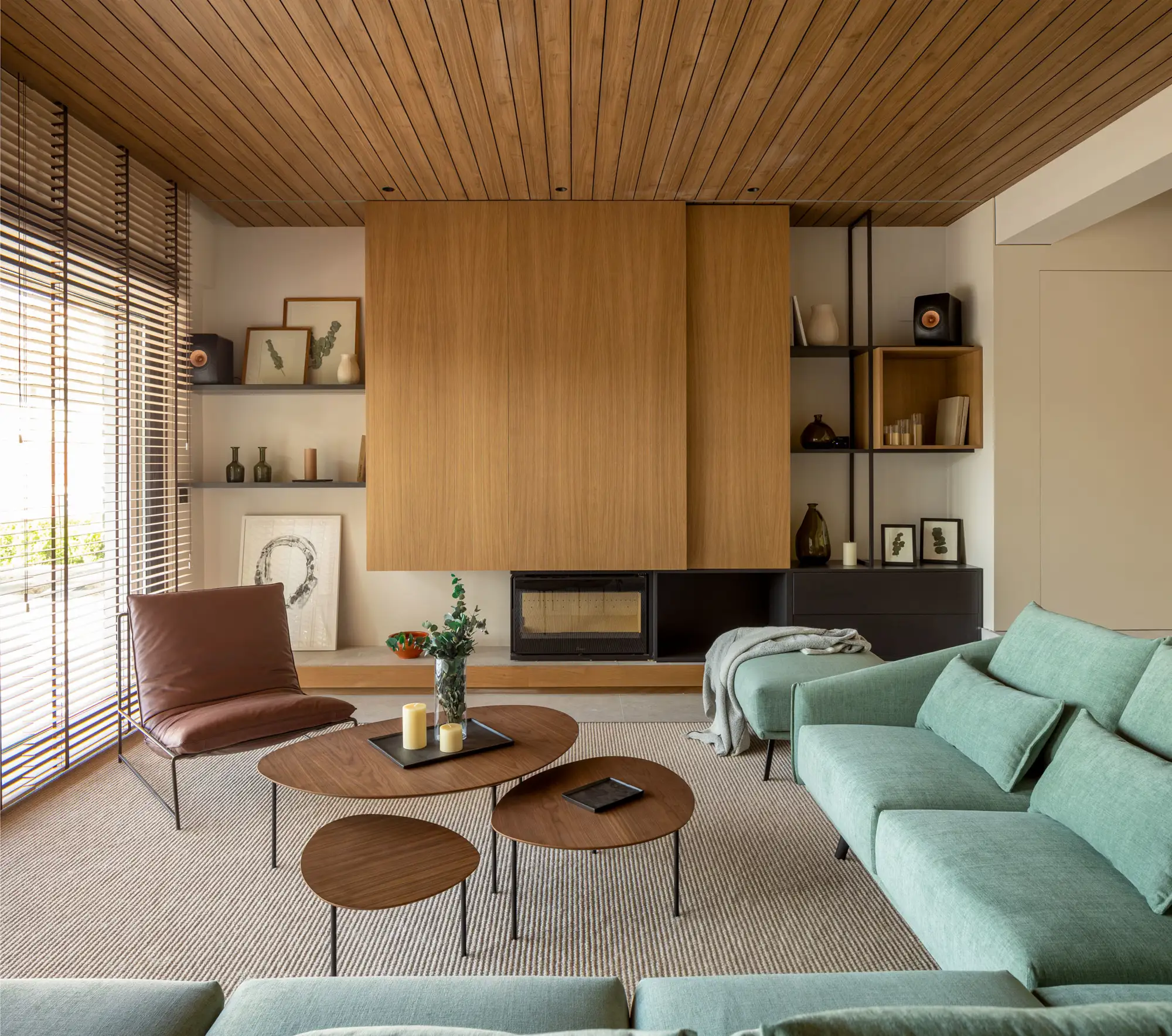 El estilo mid century no parece pasar de moda, se reinventa como en esta casa de San Sebastián.