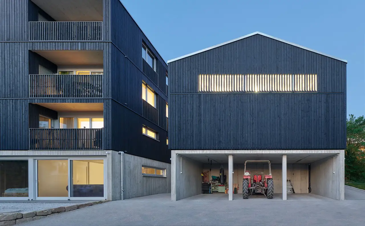 Edificio de viviendas con garaje para tractor en Sttutgart, de Schleicher Ragaller Architekten y Cape Ingenieure. 