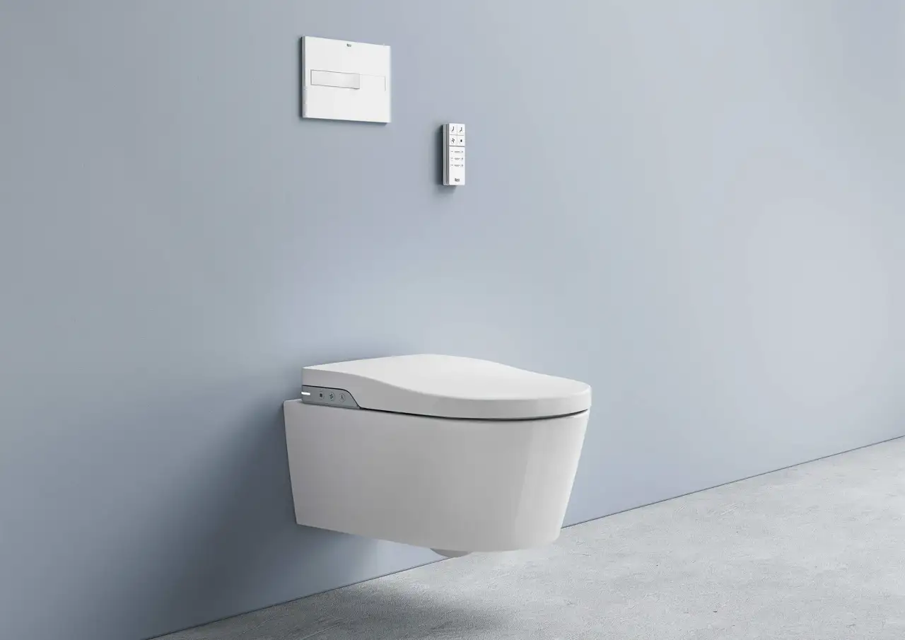 Smart toilet que integra la cisterna de agua en la propia taza 