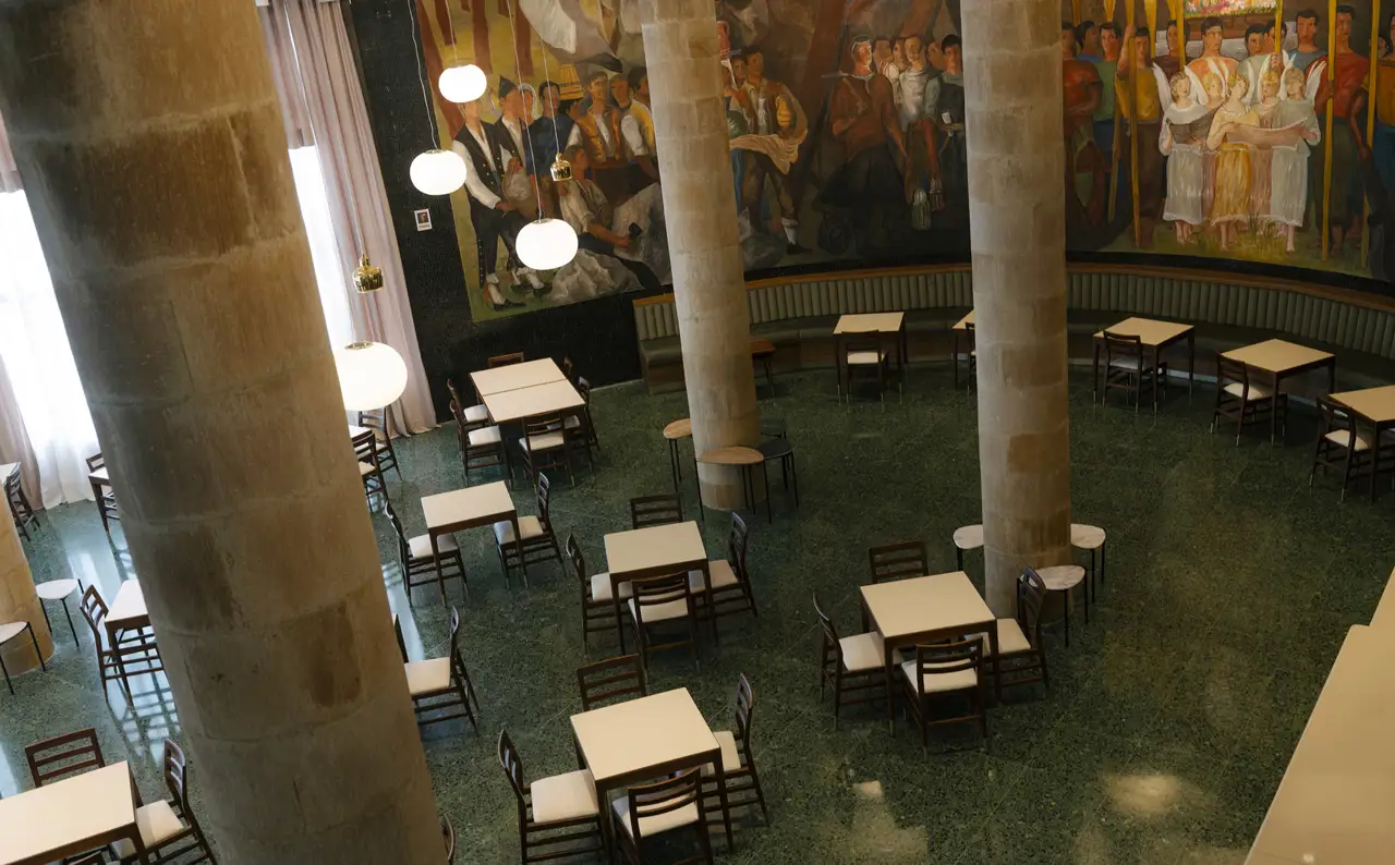 El café de La Laboral en Gijón ha vuelto a recuperar su esencia. 