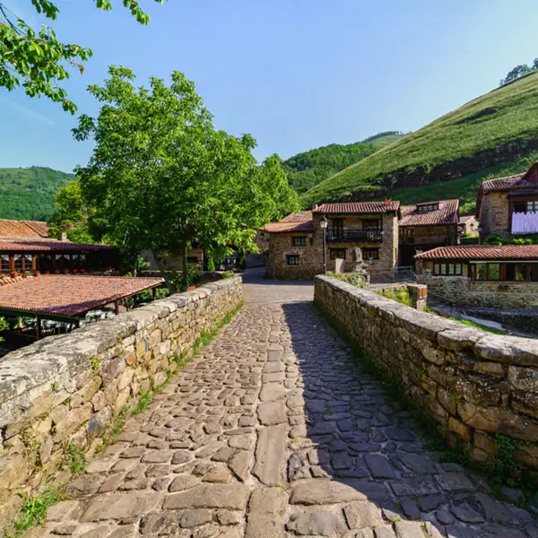 Según National Geographic, este pueblo de Cantabria es el más bonito de España para visitar en septiembre (y es una belleza natural)