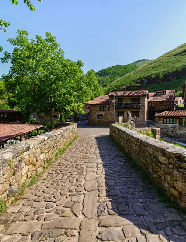 Según National Geographic, este pueblo de Cantabria es el más bonito de España para visitar en septiembre (y es una belleza natural)